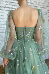 Hermoso vestido de fiesta floral de manga larga en forma de A hasta los tobillos